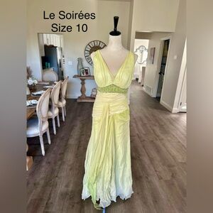 Gorgeous evening gown! Pageant worthy